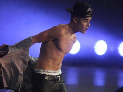 Justin Bieber Batal Konser di Oman Karena Terlalu Seksi?